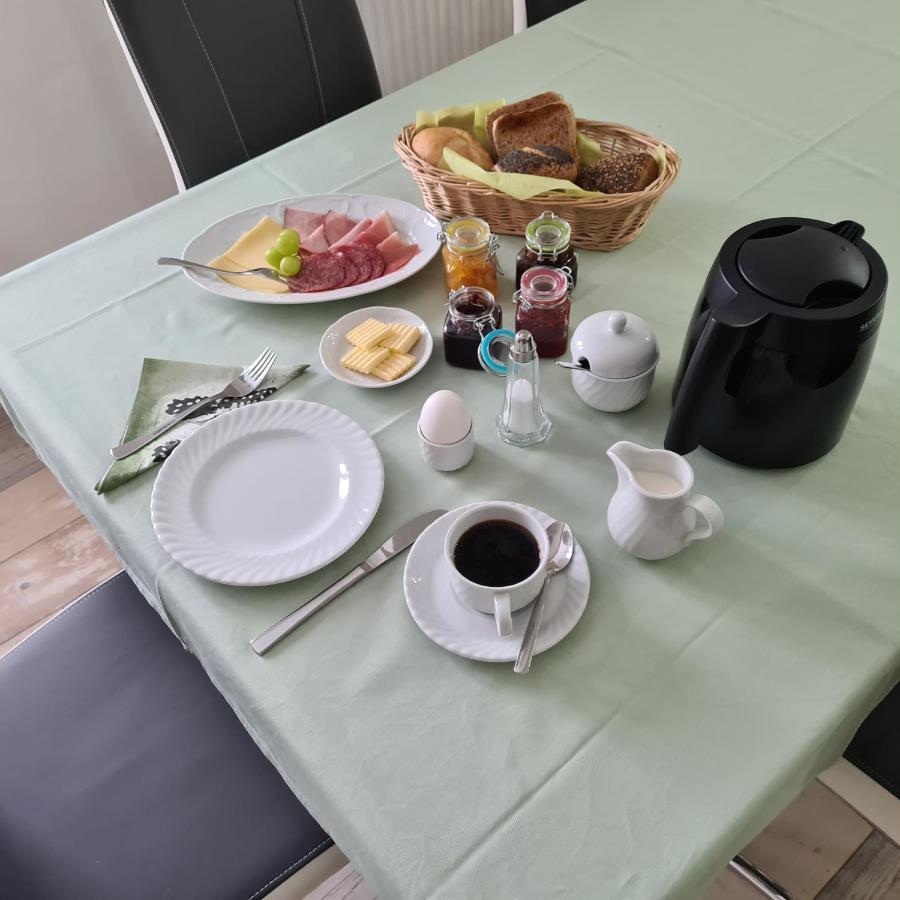 לינה וארוחת בוקר Gaestezimmer Treuen - Bed & Breakfast מראה חיצוני תמונה